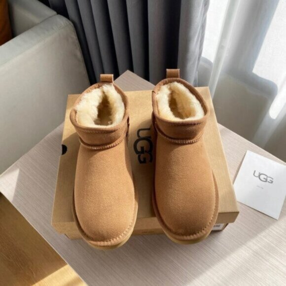 UGG Classic Ultra Mini Boots - Picture 3 of 7